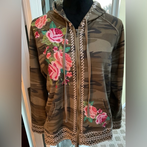 Johnny Was Jackets & Blazers - Johnny Was Camo Flower Zip Up Hoodie Jacket